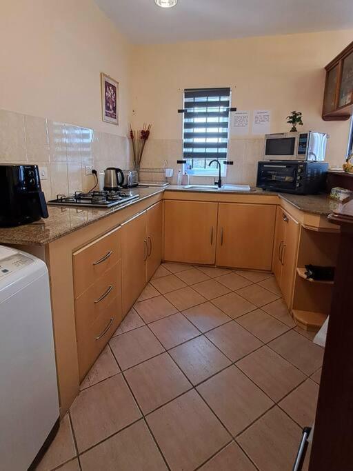 Sunshine Luxurious Villa:4 Mins Walk From Beach Flic-en-Flacq Eksteriør billede