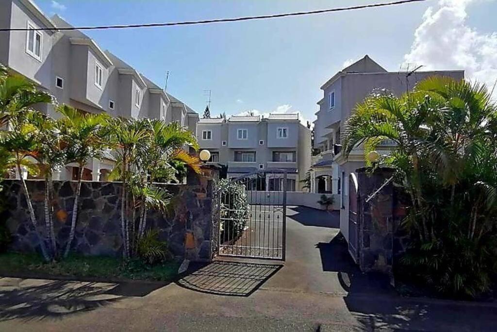 Sunshine Luxurious Villa:4 Mins Walk From Beach Flic-en-Flacq Eksteriør billede